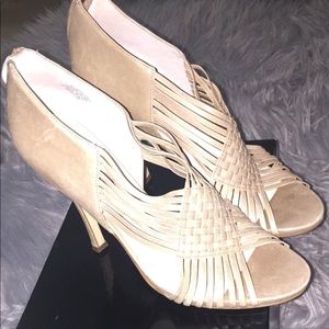 Boutique 9 women heels size 10M color taupe